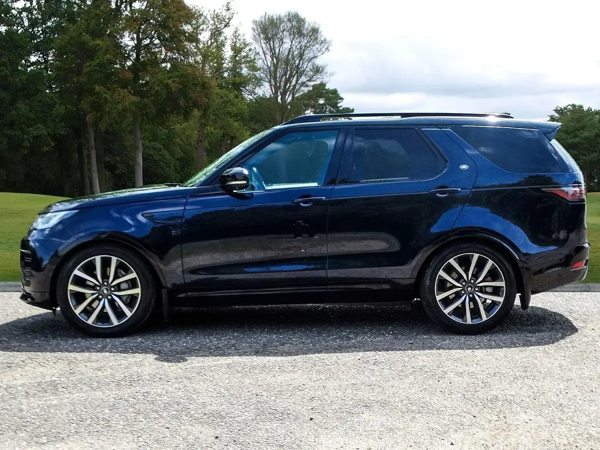 Used Land Rover Discovery 5 SE Dynamic 2023 Blue SUV