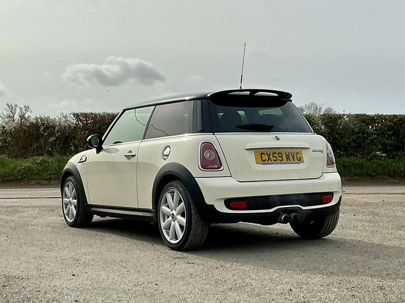 Used Mini Cooper S Hatch 175 HP (128 kW) 2009 White Hatchback