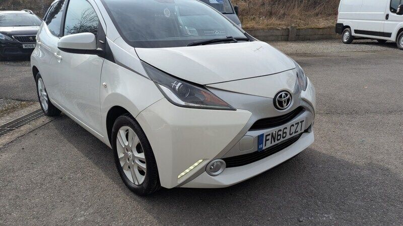 White Used 2016 Toyota Aygo X-pure Hatchback | £4,950 (Good price) - Image 1/4