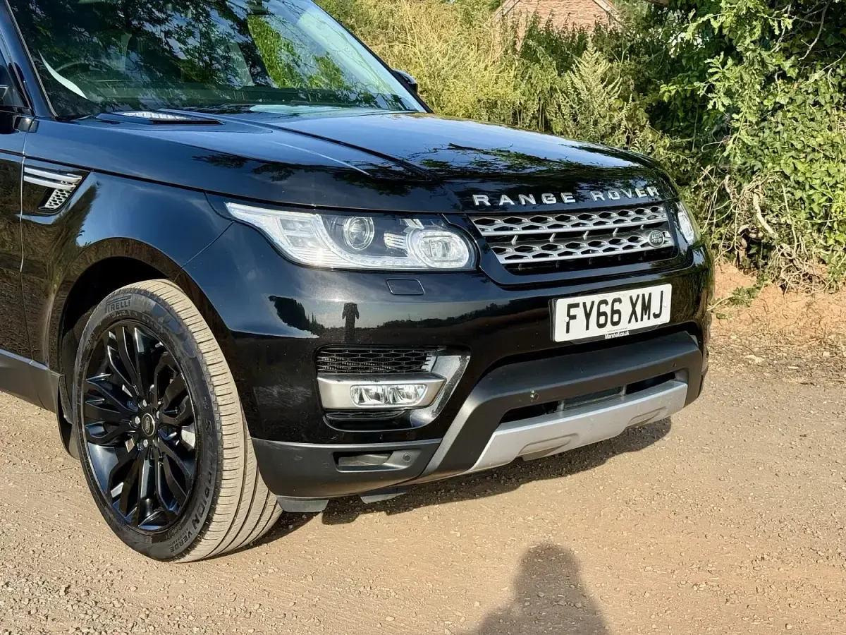 Used Land Rover Range Rover HSE 301 HP (221 kW) 2016 Black SUV