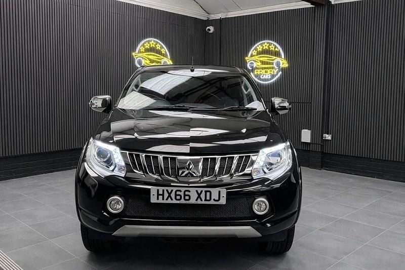 Used Mitsubishi L200 2016 Black Pickup