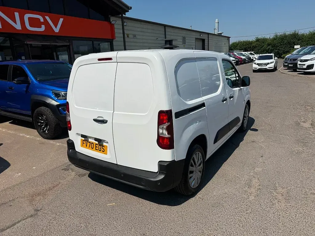 Used Peugeot Partner 131 HP (96 kW) 2021 White MPV