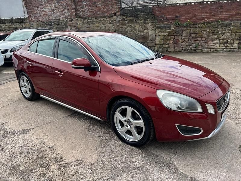 Used Volvo S60 SE 2011 Red Sedan