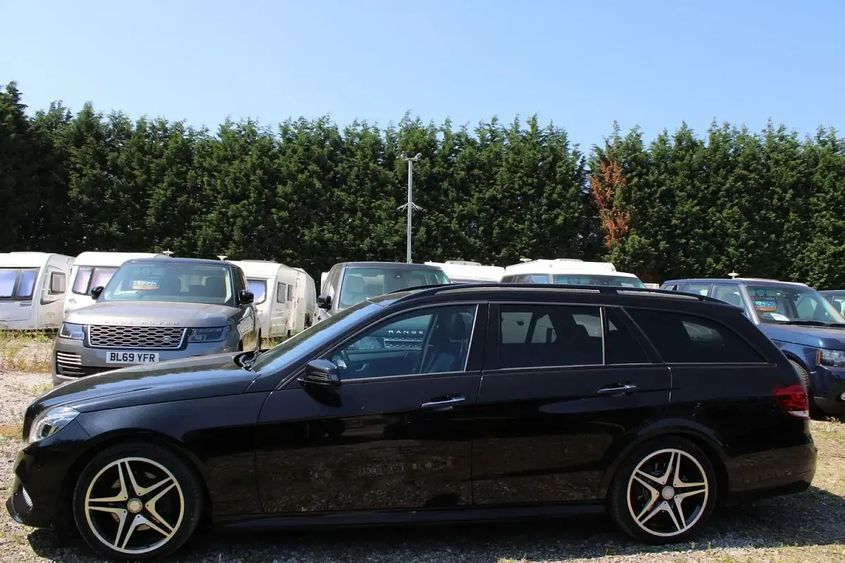 Used Mercedes E250 Premium Plus 201 HP (147 kW) 2015 Black Estate