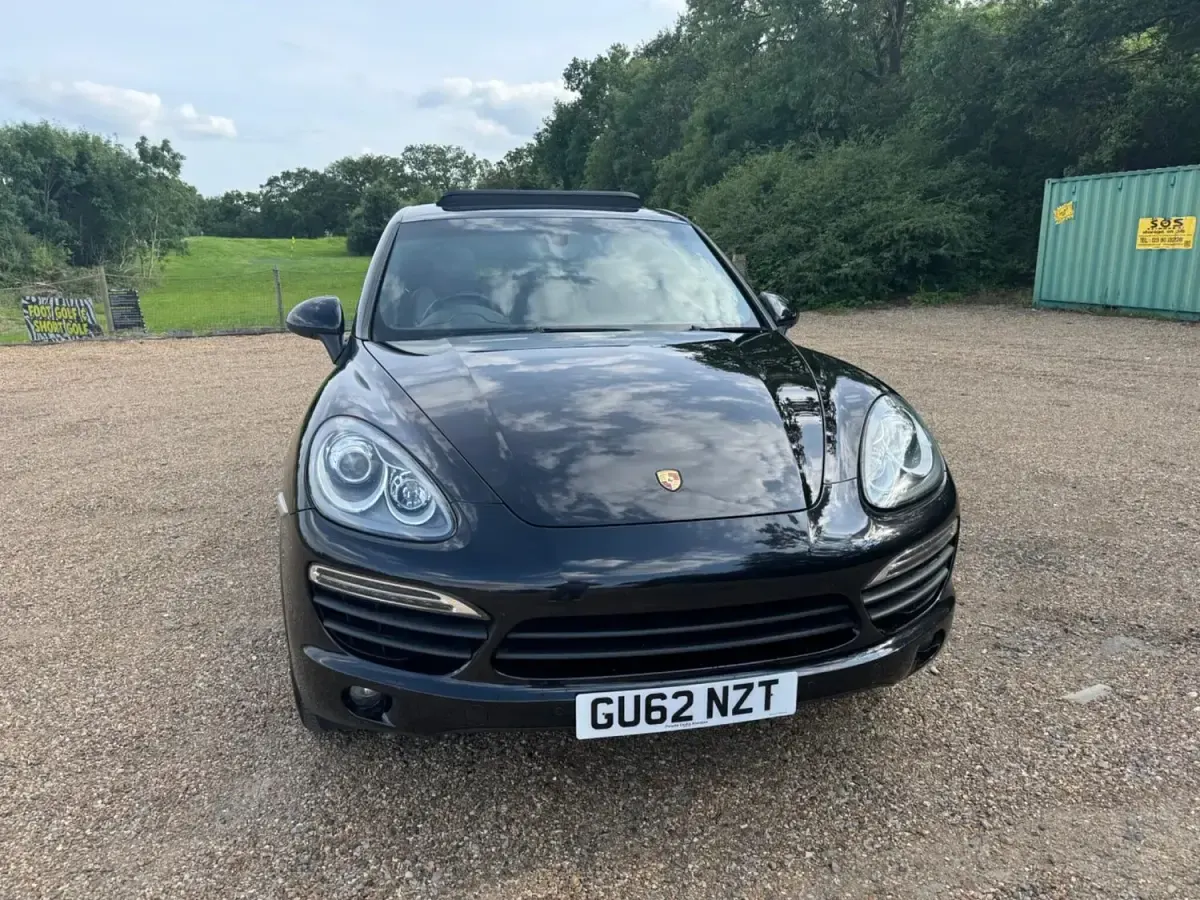 Usado Porsche Cayenne 380 HP (279 kW) 2012 Preto SUV