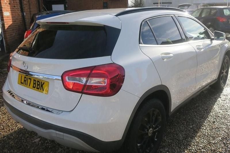 Used Mercedes GLA200 SE 136 HP (100 kW) 2017 White SUV