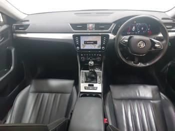 Usado Skoda Superb SE Technology 150 CV (110 kW) 2023 Negro Utilitario