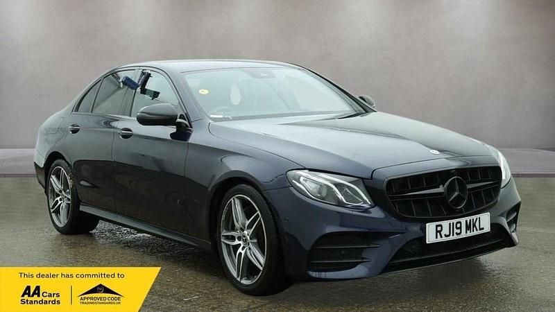 Begagnad Mercedes E220 AMG line 194 HK (142 kW) 2019 Blå Sedan