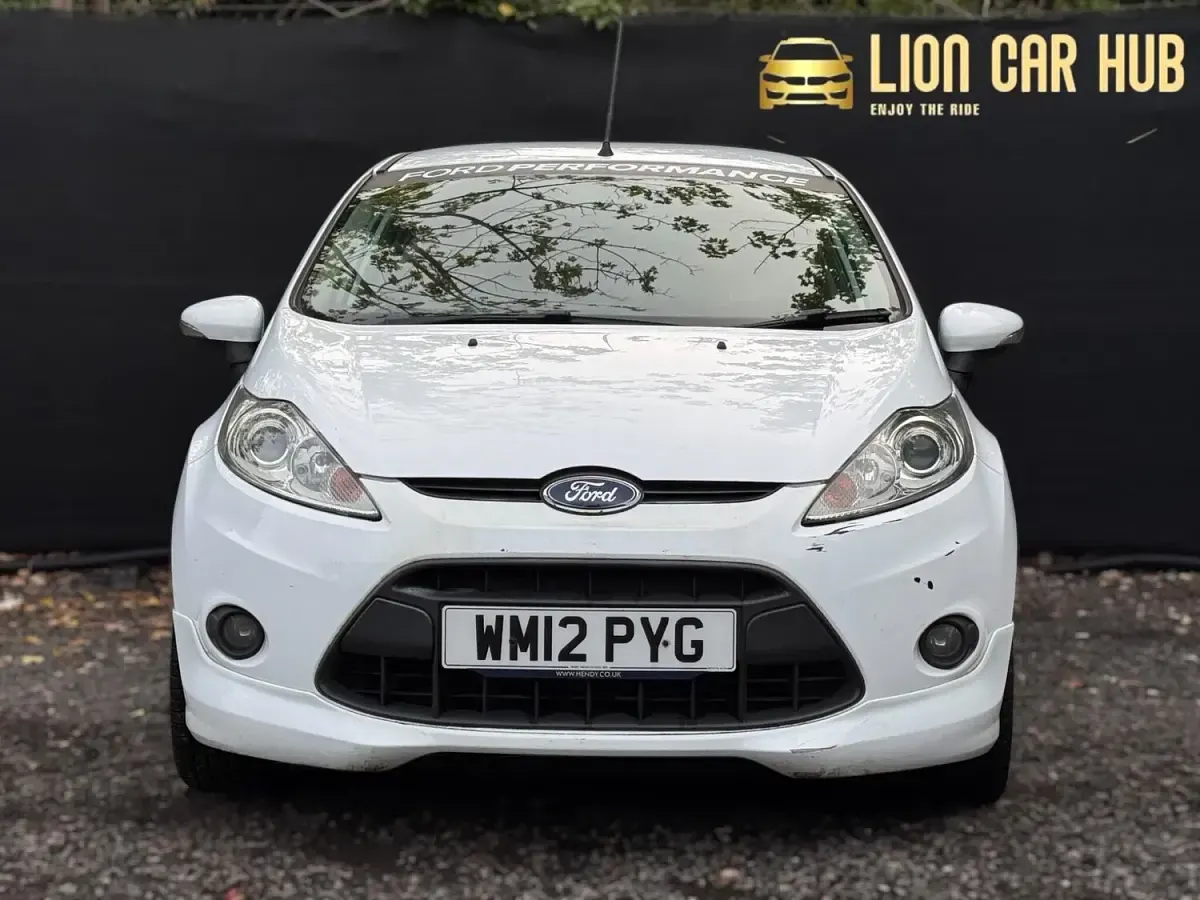 Used Ford Fiesta Zetec 2012 White Hatchback
