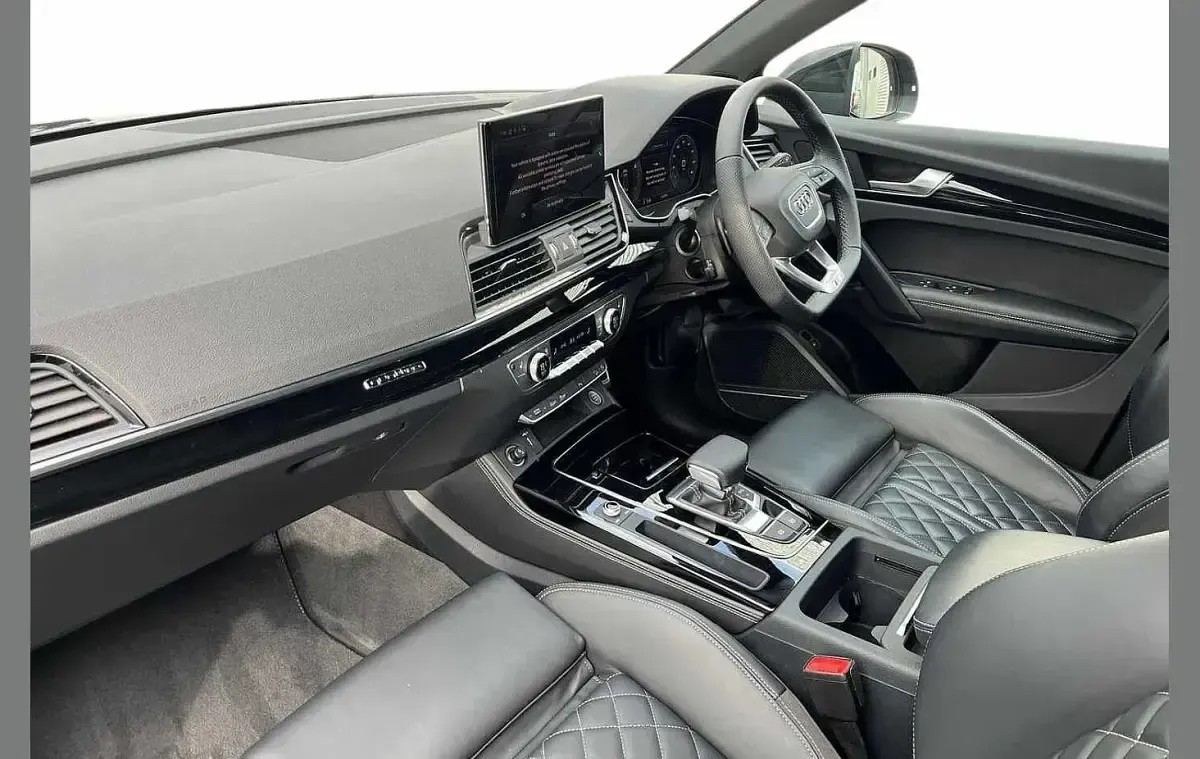 Used Audi Q5 Comfort 261 HP (191 kW) 2023 Blue SUV