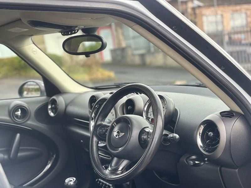 Used Mini Cooper D 2011 White Hatchback