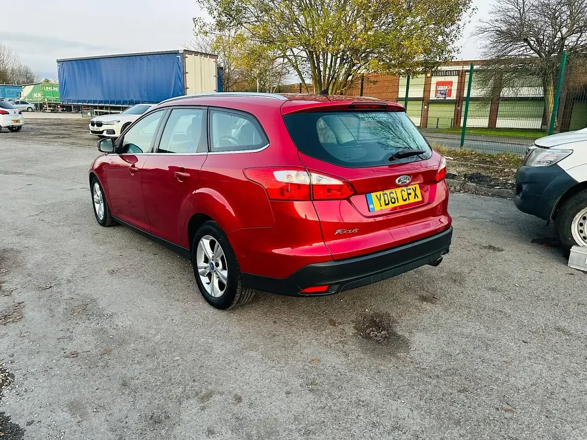 Used Ford Focus Zetec 2011 Red Estate