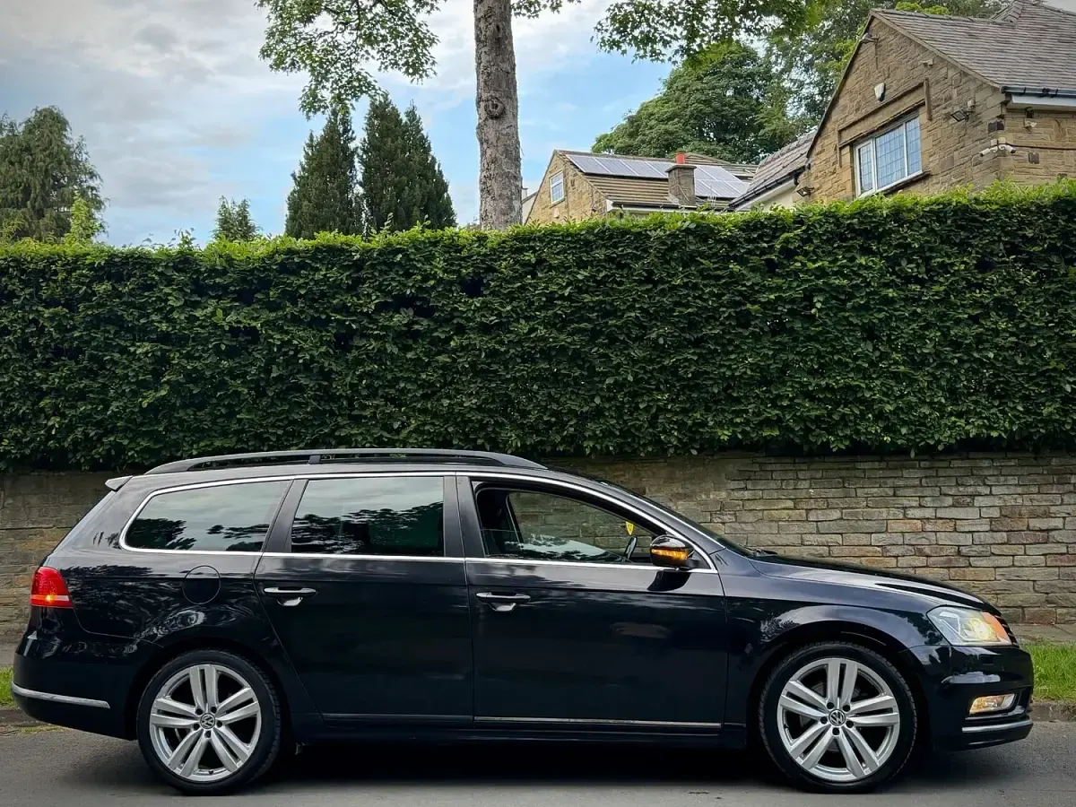 Used VW Passat R-line 140 HP (102 kW) 2014 Black Estate