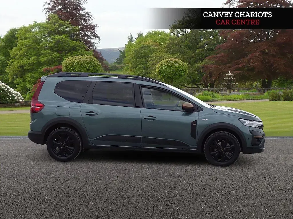 Used Dacia Jogger Extreme 141 HP (103 kW) 2024 Green MPV