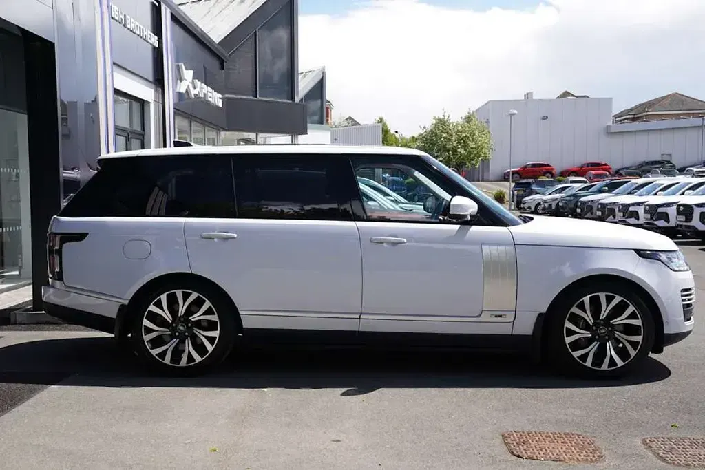 Used Land Rover Range Rover Autobiography 404 HP (297 kW) 2019 White SUV