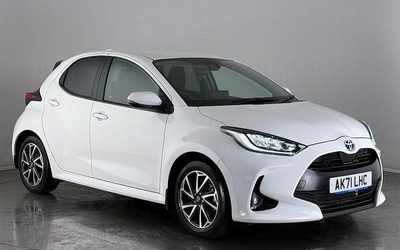 Used 2025 Toyota Yaris Hybrid Design Hatchback | £17,050 (Super price) - Image 1/3
