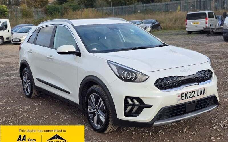 White Used 2022 Kia Niro 2 SUV | £14,380 (Super price) - Image 1/4