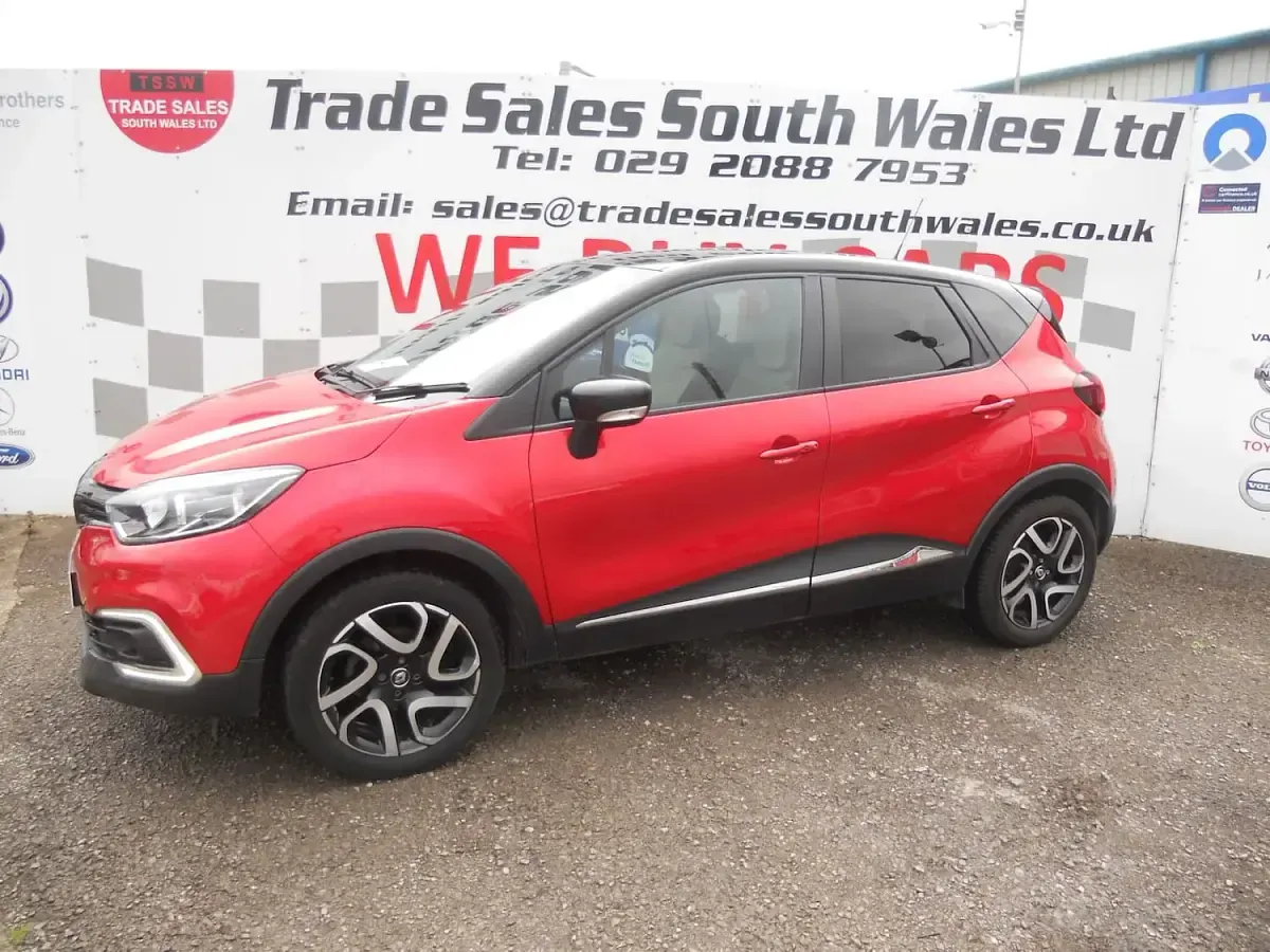 Used Renault Captur Iconic 90 HP (66 kW) 2019 Red SUV