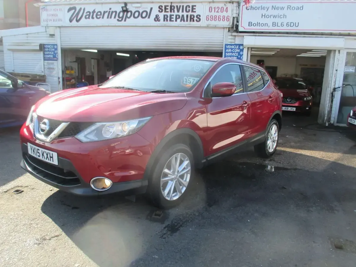 Used Nissan Qashqai Acenta 115 HP (84 kW) 2015 Red SUV