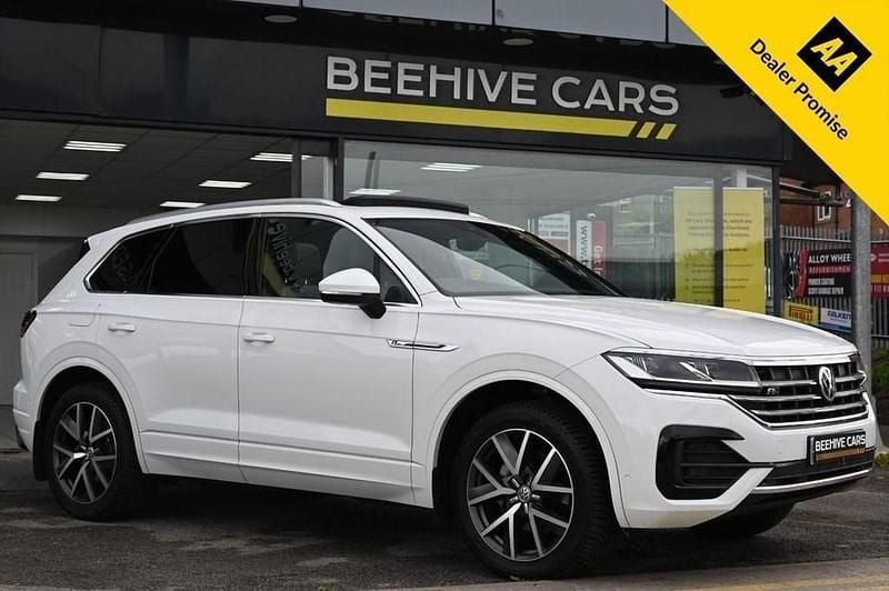 White Used 2018 VW Touareg R-line SUV | £24,650 (A bit pricey) - Image 1/4