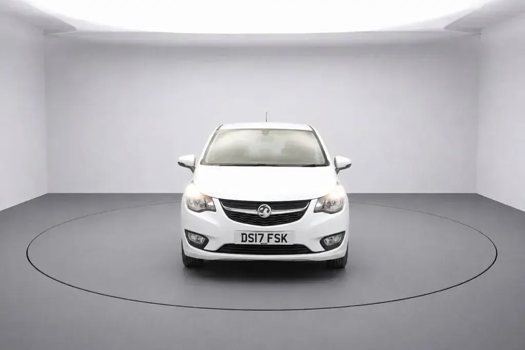 Used Vauxhall Viva 75 HP (55 kW) 2017 White Hatchback