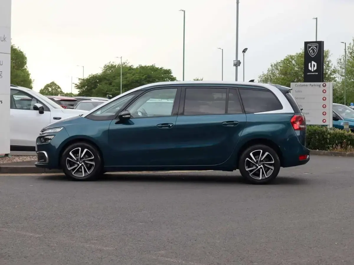 Used Citroën C4 SpaceTourer PureTech 128 HP (94 kW) 2022 Blue MPV