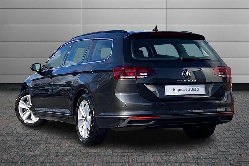Used VW Passat SE 150 HP (110 kW) 2023 Grey Estate
