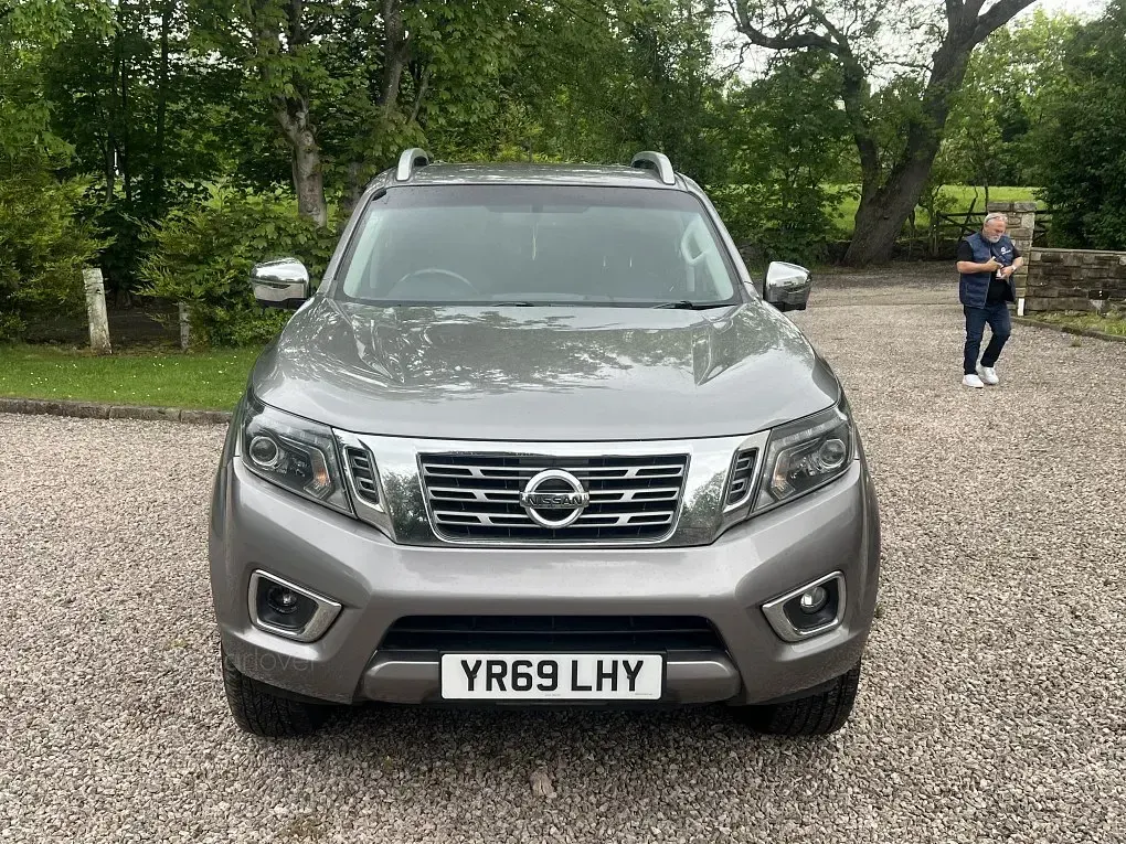 Begagnad Nissan Navara Tekna 190 HK (139 kW) 2019 Grå Pickup