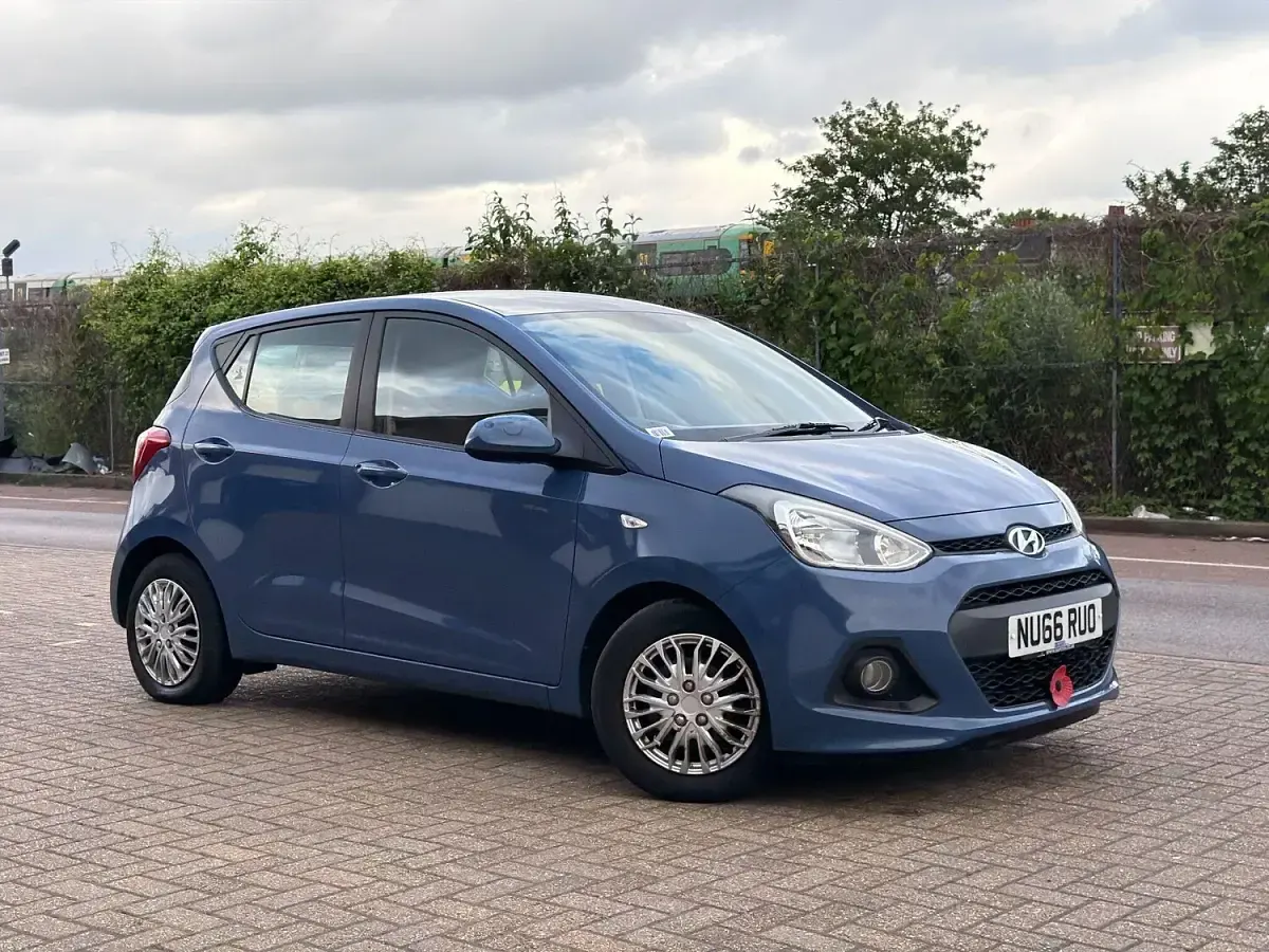 Usado Hyundai i10 SE 83 CV (61 kW) 2016 Azul Utilitario