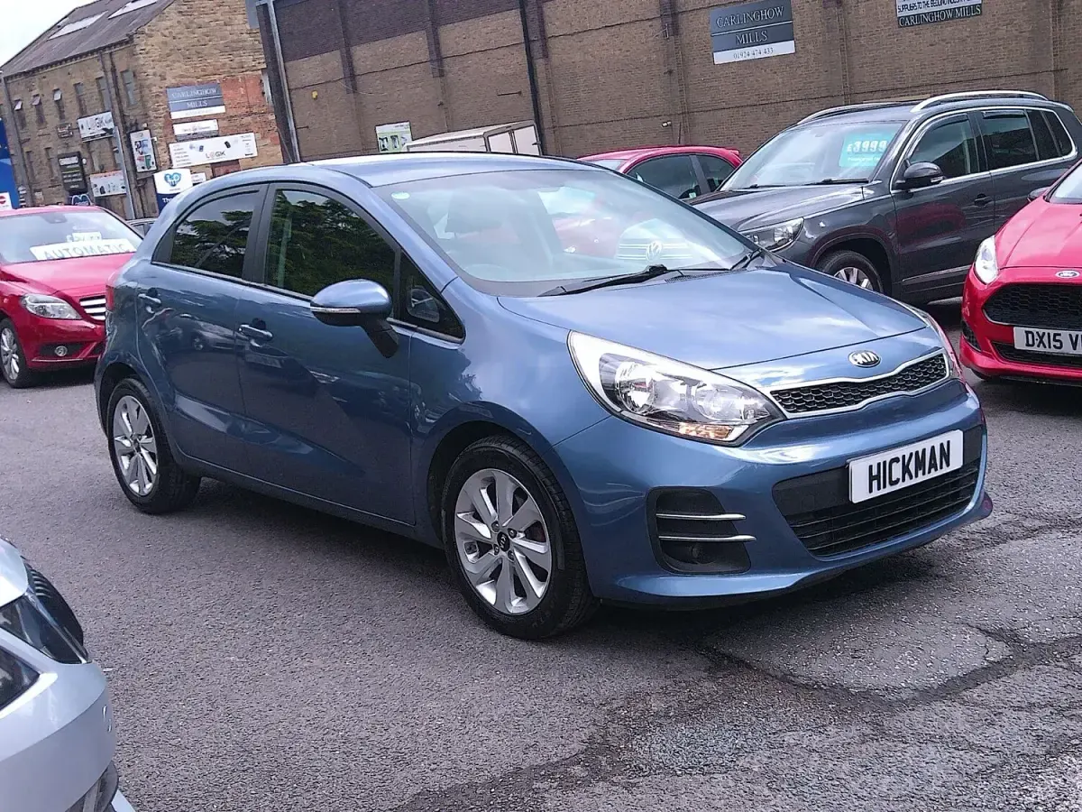 Used Kia Rio 84 HP (61 kW) 2015 Blue Hatchback