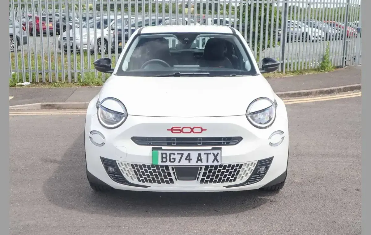 Used Fiat 600 Red 114 kW (156 HP) 2024 White SUV