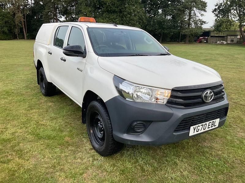 Used Toyota HiLux Active 150 HP (110 kW) 2020 White Pickup