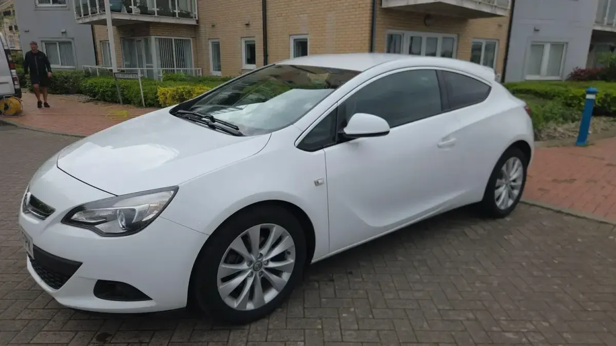 Second-hand Vauxhall Astra GTC SRi 2014 Alb Hatchback