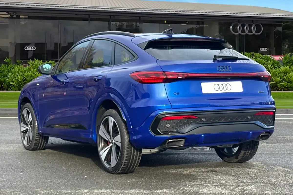 New Audi Q5 Sportback Comfort 268 HP (197 kW) 2025 Blue SUV