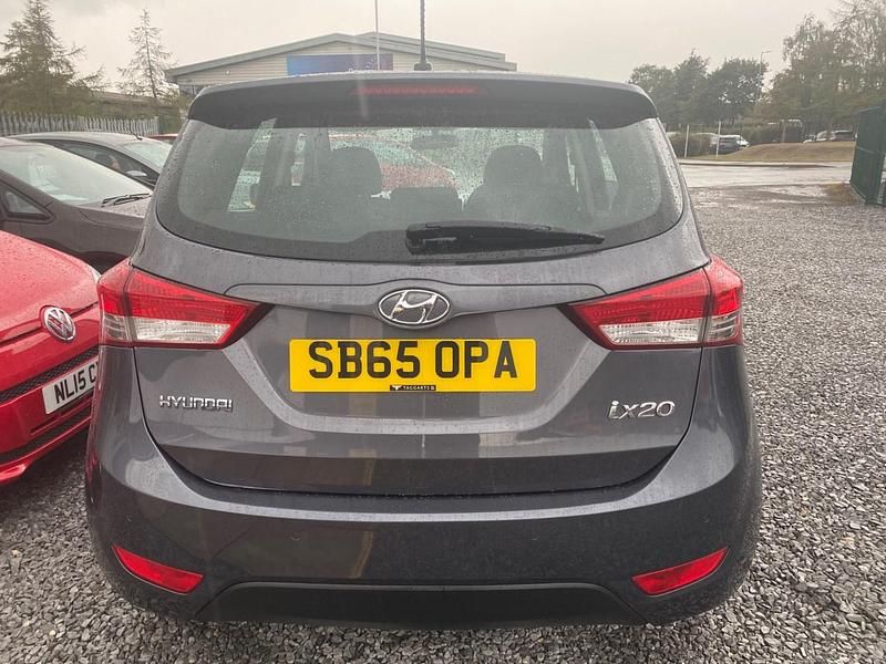 Used Hyundai ix20 SE 90 HP (66 kW) 2015 Grey Hatchback