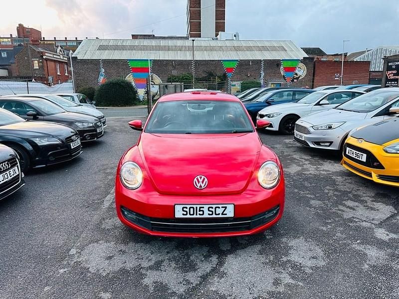 Usado VW Beetle Design 110 HP (80 kW) 2015 Vermelho Citadino