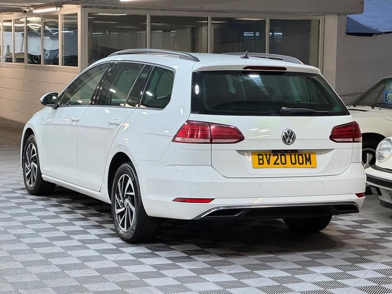 Begagnad VW Golf VII Edition 2020 Vit Kombi