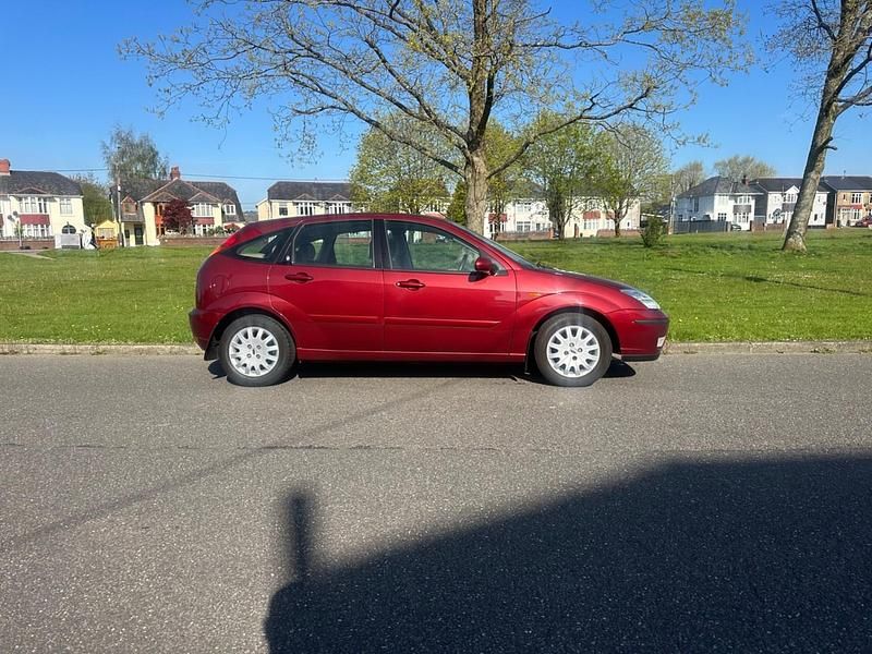 Used Ford Focus Ghia 99 HP (72 kW) 2002 Red Hatchback