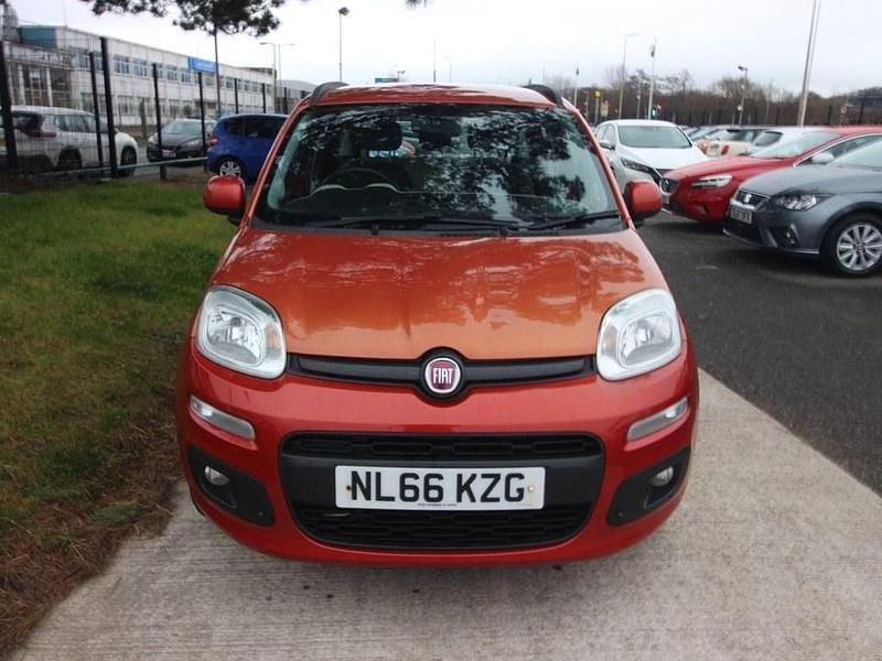 Used Fiat Panda Lounge 69 HP (50 kW) 2016 Red Hatchback