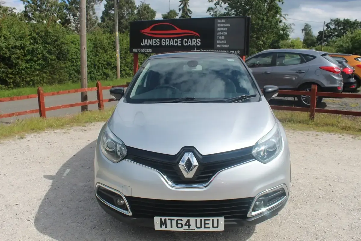 Used Renault Captur Dynamique 90 HP (66 kW) 2015 Silver SUV