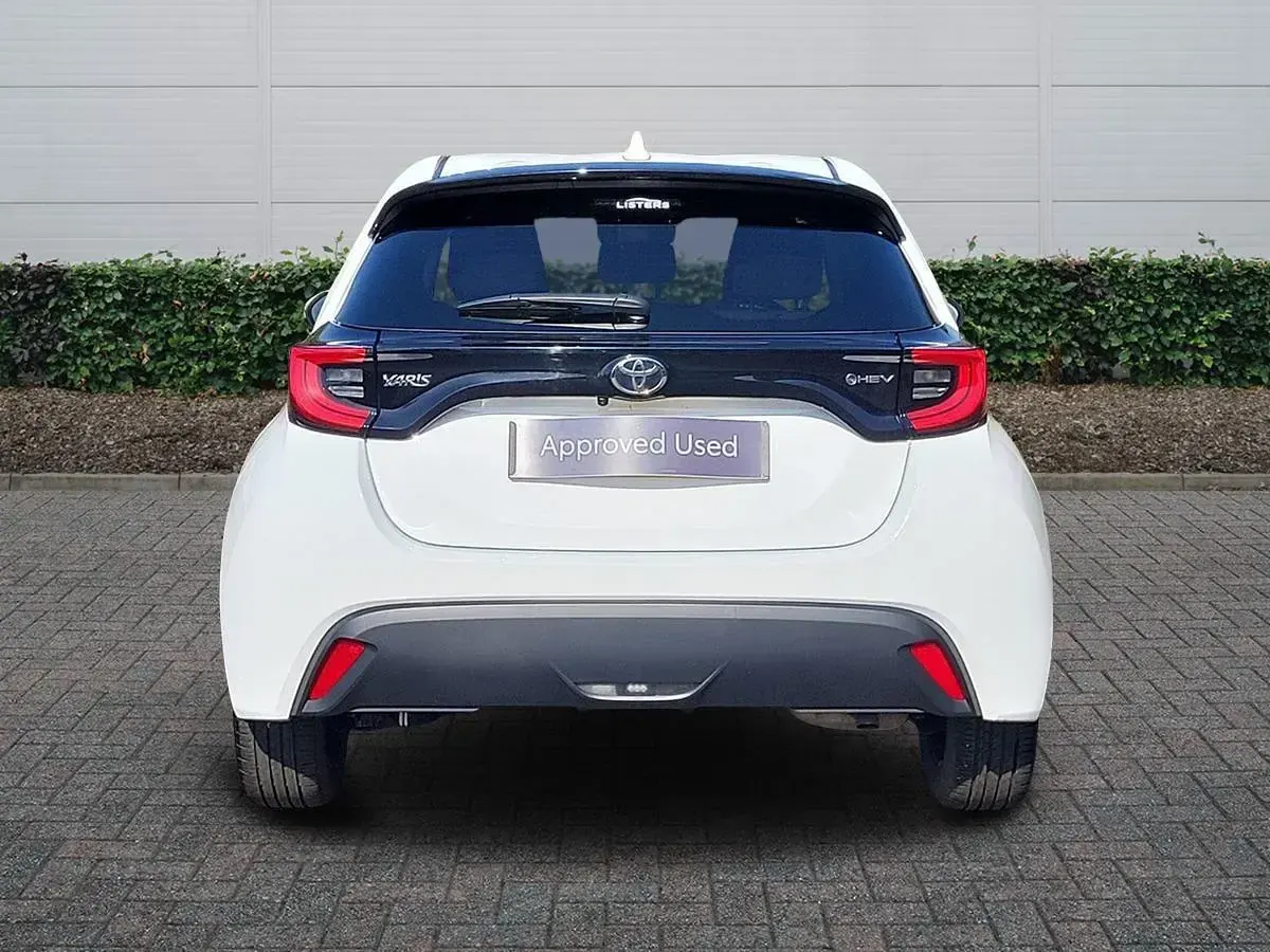Used Toyota Yaris Design 116 HP (85 kW) 2024 White Hatchback