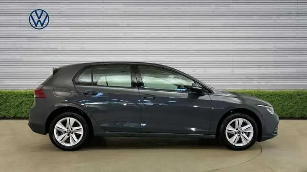 Used VW Golf VIII Life 131 HP (96 kW) 2023 Grey Hatchback