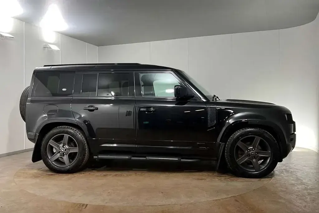Used Land Rover Defender SE Dynamic 250 HP (183 kW) 2021 Black SUV