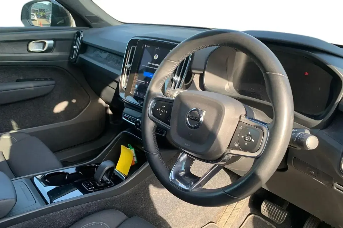 Usado Volvo C40 Core 169 kW (231 HP) 2022 Azul SUV
