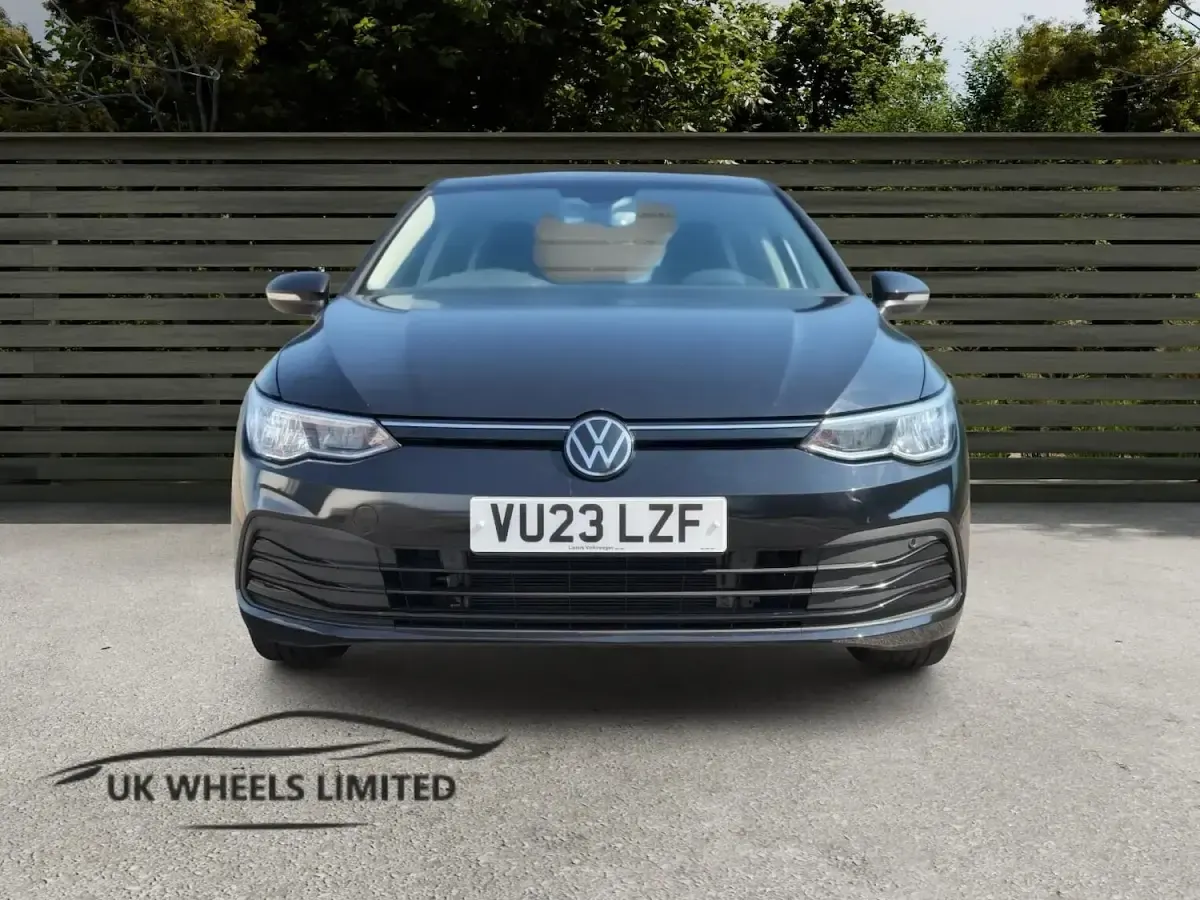 Used VW Golf VIII Life 150 HP (110 kW) 2023 Black Hatchback