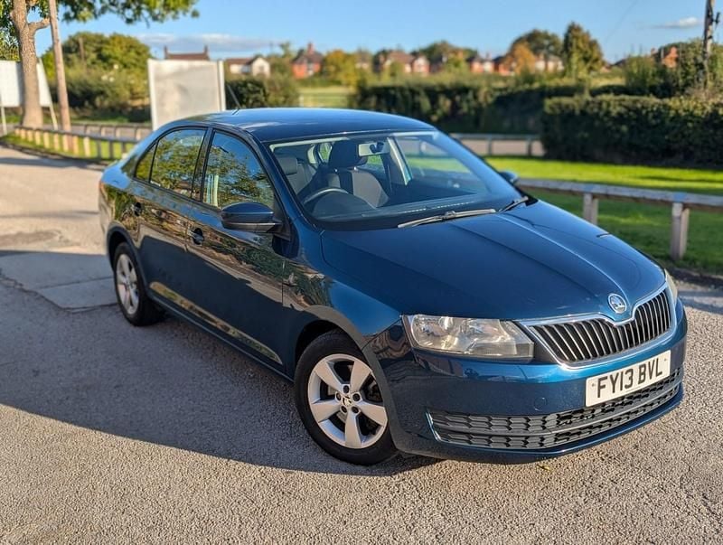 Blue Used 2013 Skoda Rapid SE Hatchback | £4,395 (Fair price) - Image 1/4
