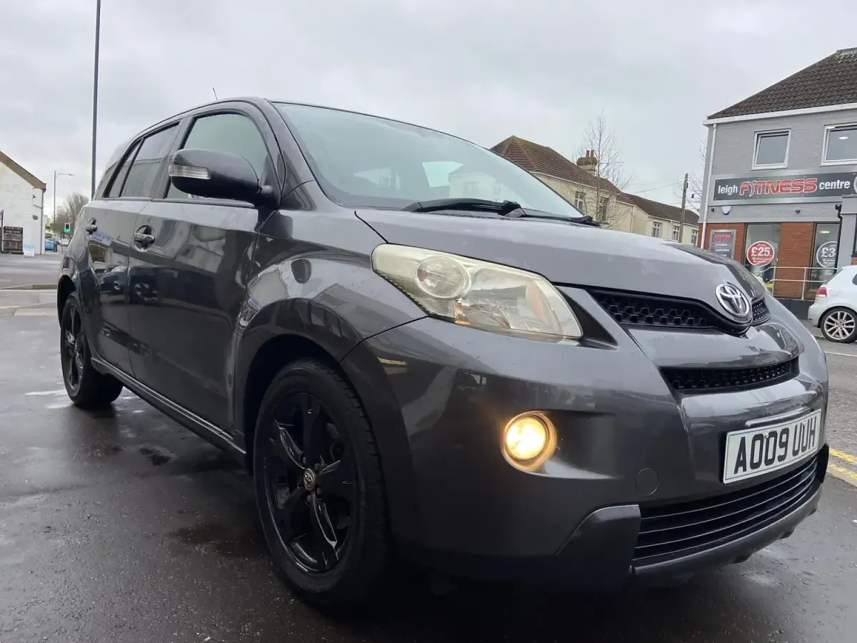 Used Toyota Urban Cruiser 100 HP (73 kW) 2009 Grey Hatchback