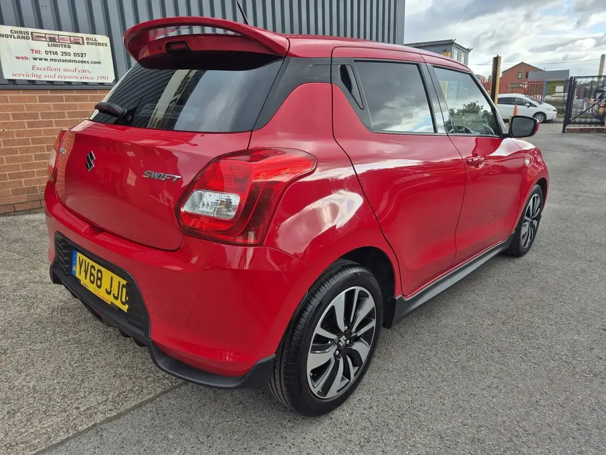 Used Suzuki Swift 90 HP (66 kW) 2019 Red Hatchback