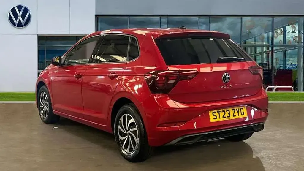 Used VW Polo Life 95 HP (69 kW) 2023 Kings red premium metallic Hatchback