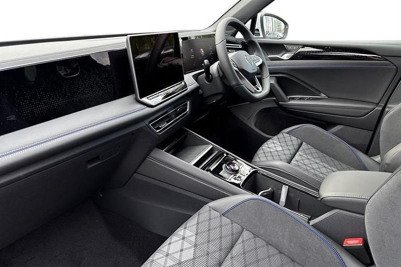 Used VW Tiguan R-line 150 HP (110 kW) 2025 Pure white SUV